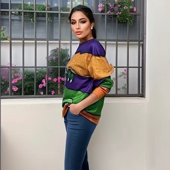 Woman’s Adorable Plus Size Peeking Monster Sweatshirt   Size: Various - Picture 3 of 5